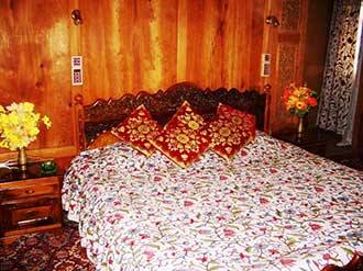 Houseboat Heaven of Kashmir, Srinagar 2